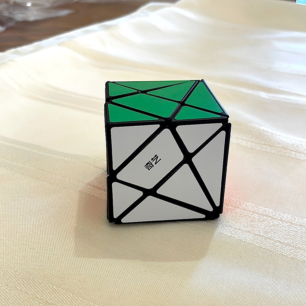 Weird puzzle for speed cube challenge